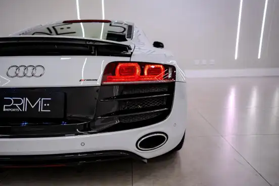 AUDI-R8-2011