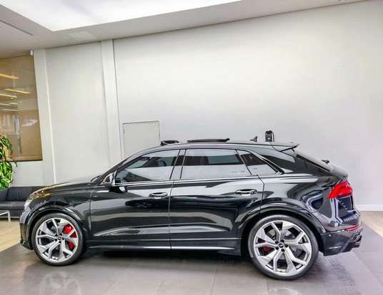 AUDI-RS Q8-2023