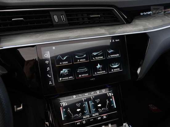 AUDI-SQ8 E-TRON-2023