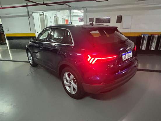 AUDI-Q3-2021