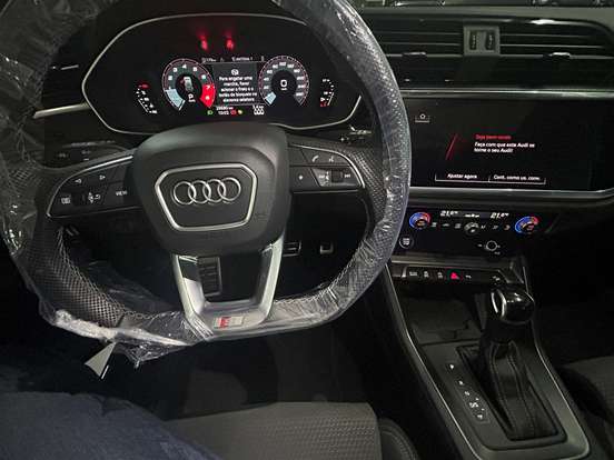 AUDI-Q3-2023