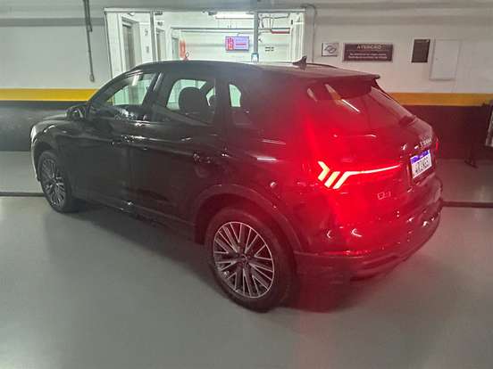 AUDI-Q3-2023
