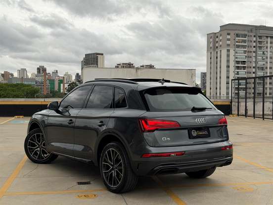 AUDI-Q5-2023