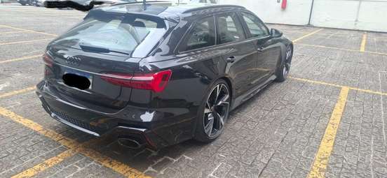 AUDI-RS6-2023