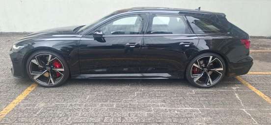 AUDI-RS6-2023