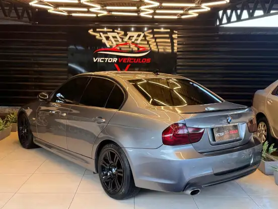 BMW-318i-2012