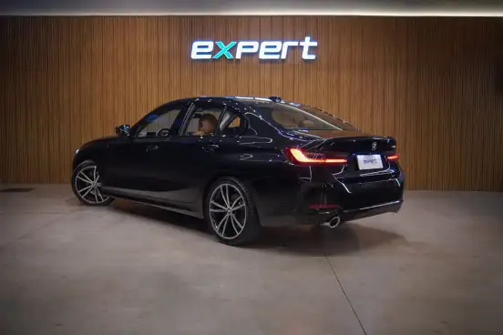 BMW-320i-2023