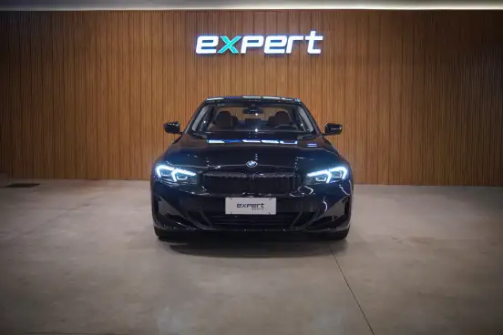 BMW-320i-2023