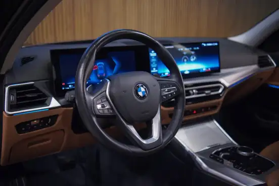 BMW-320i-2023