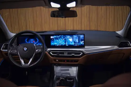 BMW-320i-2023