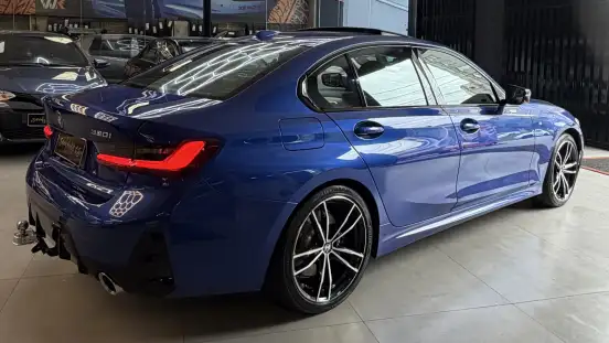 BMW-320i-2022