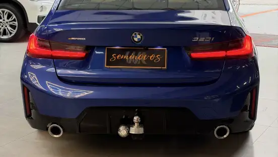 BMW-320i-2022