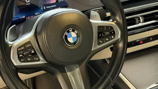 BMW-320i-2022