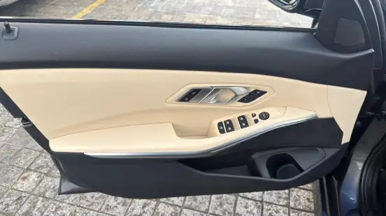 BMW-320i-2021