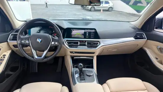 BMW-320i-2021