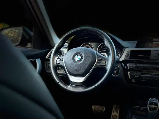 BMW-320i-2016