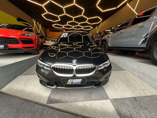 BMW-320i-2021