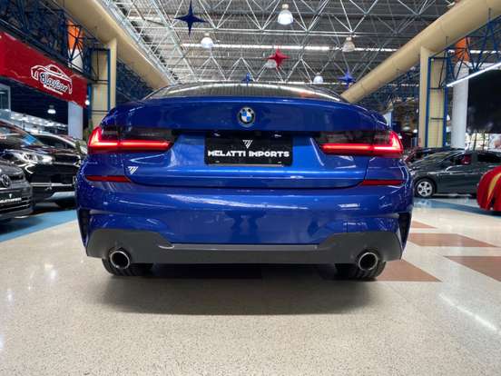 BMW-320i-2022