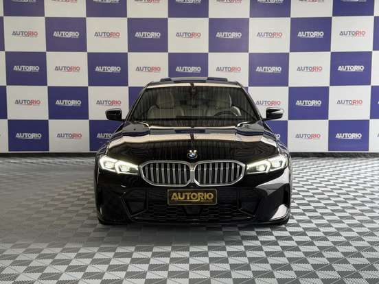 BMW-320i-2022
