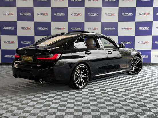 BMW-320i-2022