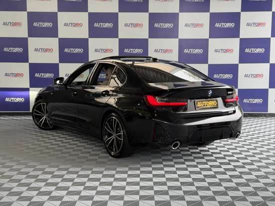 BMW-320i-2022