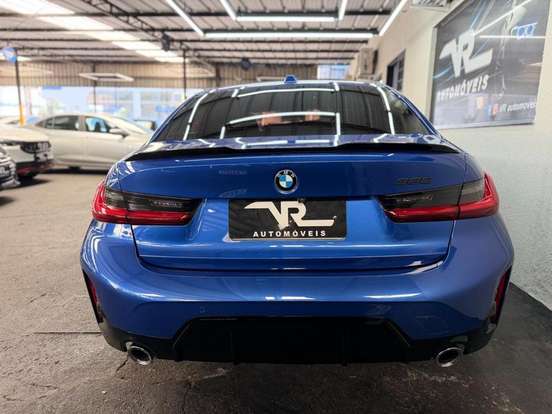 BMW-320i-2023