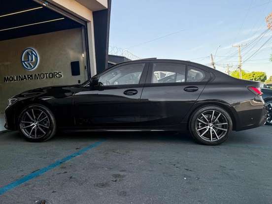 BMW-320i-2020