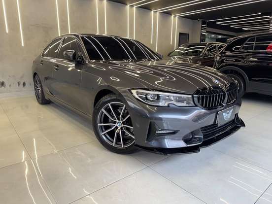 BMW-320i-2022