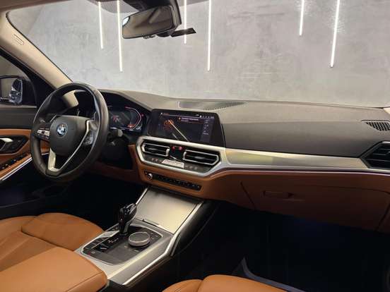 BMW-320i-2022