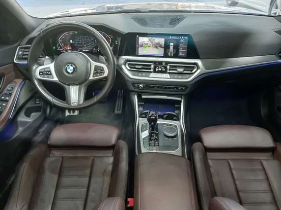 BMW-320i-2022