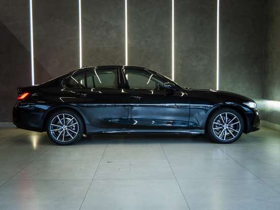 BMW-320i-2024