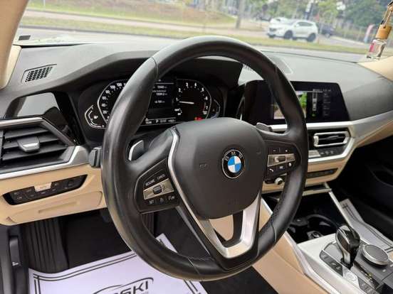 BMW-320i-2020