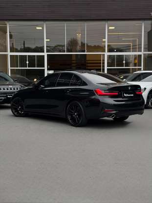 BMW-320i-2020