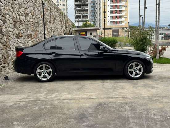 BMW-320i-2015