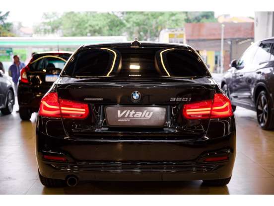 BMW-320i-2017