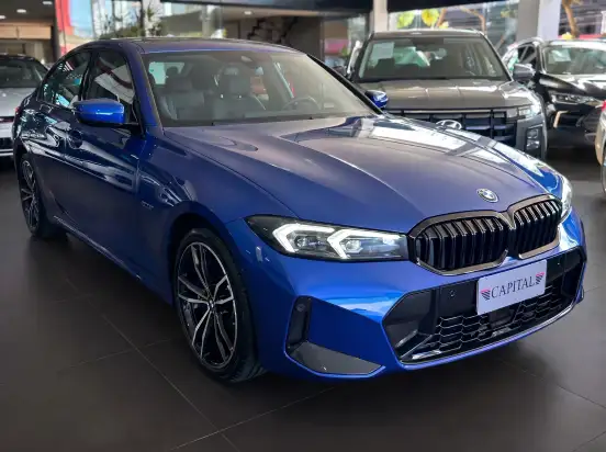 BMW-330e-2023