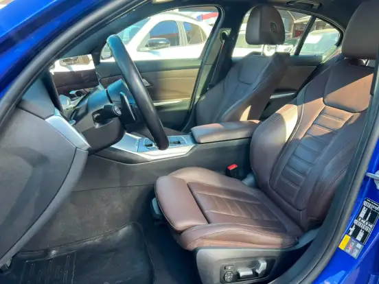 BMW-330e-2023