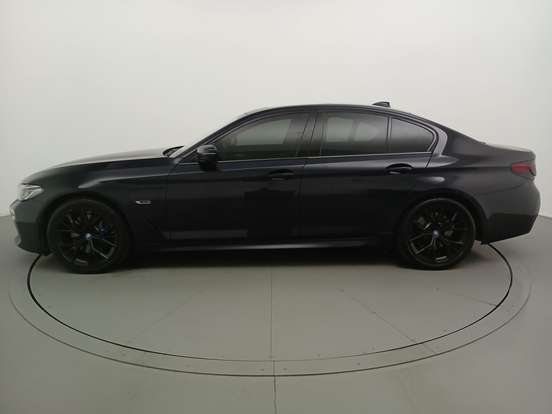 BMW-530e-2021