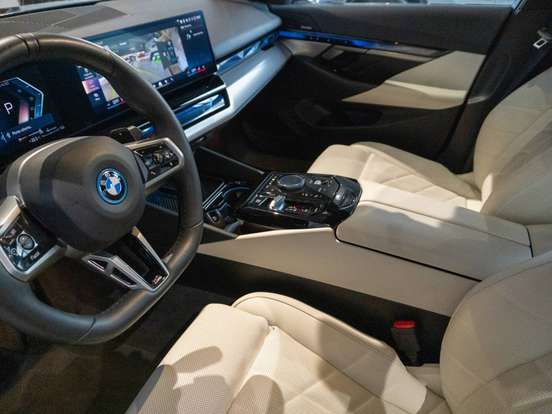 BMW-530e-2024