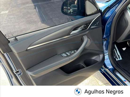 BMW-iX3-2024