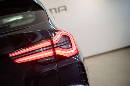 BMW-iX3-2023