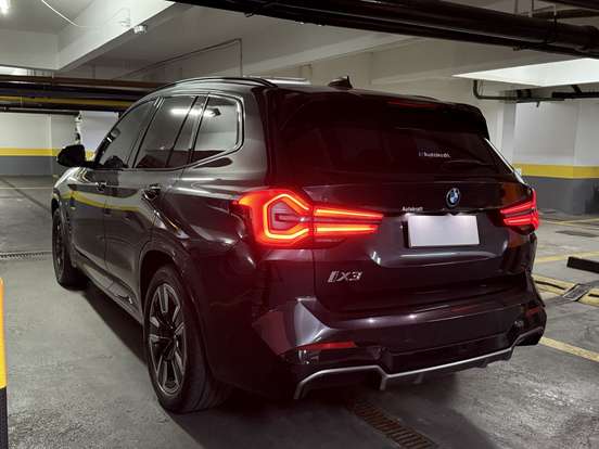 BMW-iX3-2024