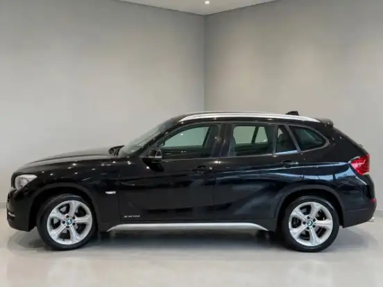 BMW-X1-2.0 18I S-DRIVE 4X2 16V GASOLINA 4P AUTOMÁTICO BMW-X1-2013