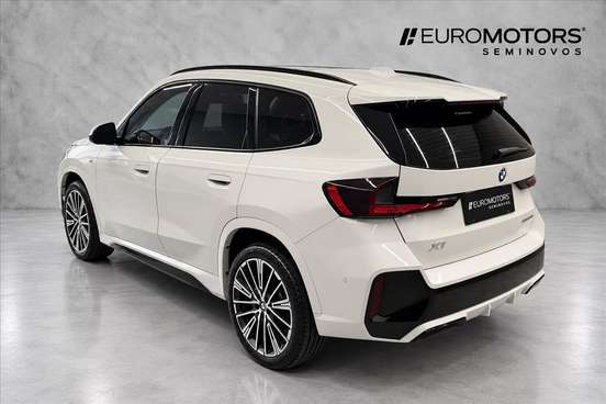 BMW-X1-2024