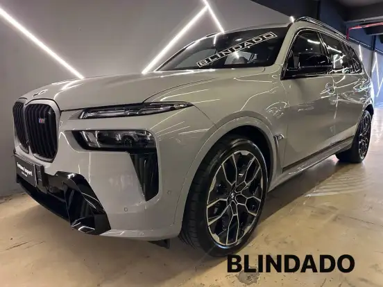 BMW-X7-2024