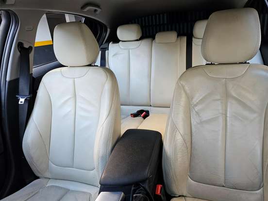 BMW-118i-2012