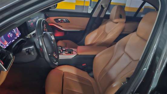 BMW-320i-2022