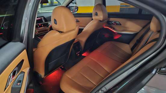 BMW-320i-2022