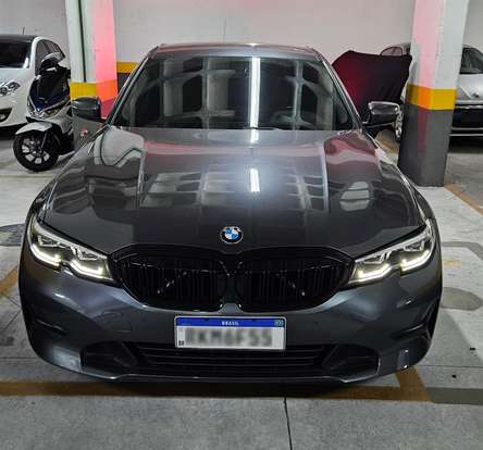 BMW-320i-2022