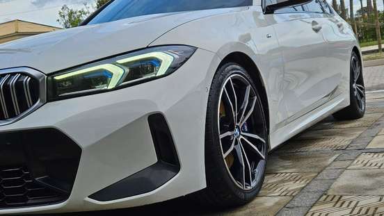 BMW-320i-2023